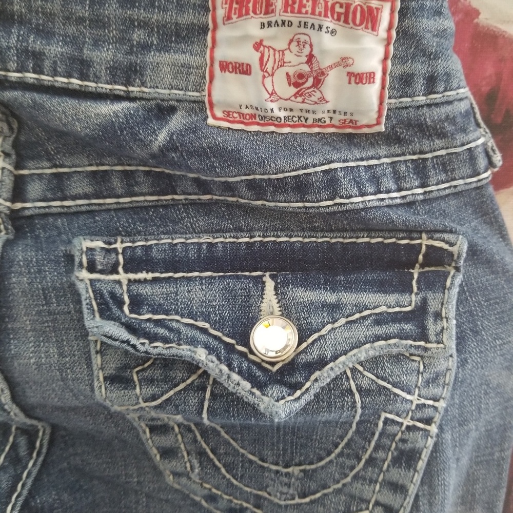 TRUE RELIGION JEANS.